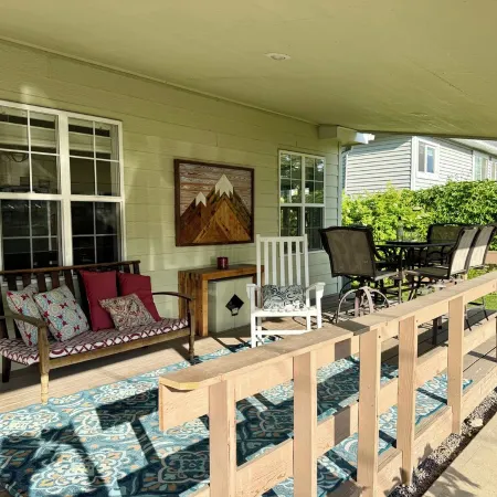 Great Mid-to-Downtown Location only 30 minuets to Glacier National Park!