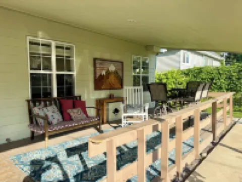 Great Mid-to-Downtown Location only 30 minuets to Glacier National Park!