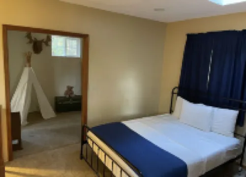 Spacious Large Homestyle Family Cabin  in LMP Arnold