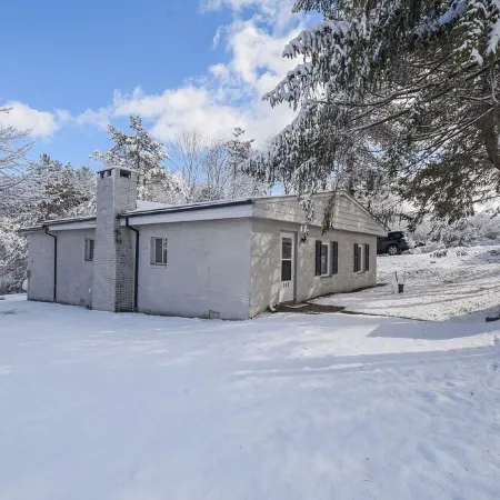 Game room, W/D, Full kitchen, Fire pit, Dog friendly, BBQ, steps to Deep Creek