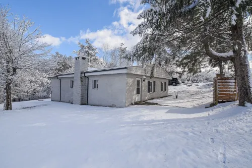 Game room, W/D, Full kitchen, Fire pit, Dog friendly, BBQ, steps to Deep Creek