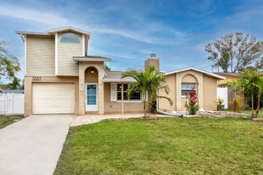 Poolside Paradise close to Clearwater 5br 2bath sleeps 12 with heated pool