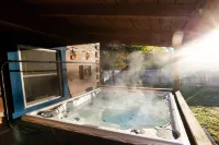 3 min to BCSP+Hot Tub+Fire Pit+Swing Set+Games+Pet Friendly!