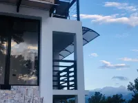 Villa & Cabin @ The Eagle Nest!! Stunning view !! w/fireplace Hotel di Constanza