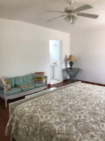 Spacious and versatile 3 Bed Villa with private pool on Sunset Crest, Holetown Hotels in 