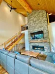 Luxury Cabin with best games room in Hemlock, hot tub, sleeps 10