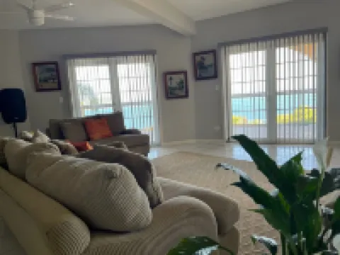 Breathtaking Island Views, Excellent Proximity to Major Beaches and More Hotels in Northside