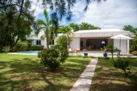 Authentic Mauritian Lifestyle Located on the beach Hotels in Albion