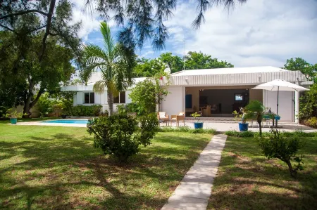 Authentic Mauritian Lifestyle Located on the beach