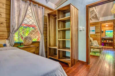 Caribbean-style home — 5 min walk to the beach!
