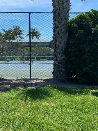 Adorable family-friendly condo, steps from the beach