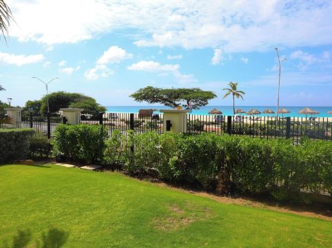 Oceania Resort Closest Apt to Eagle Beach with King Bed and Jacuzzi