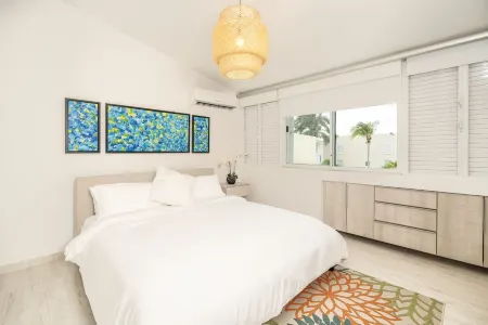 Dream Villa - Luxury Stay w/ Pool & Beach Access Отели в г. Дорадо