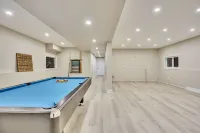 Riverview home. 2 minute walk to the beach in the heart of Wasaga. Hotels in Wasaga Beach