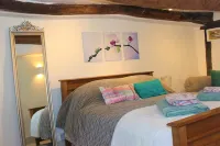 Grade 1 Listed Historic Home Close to Burghley & Shops.