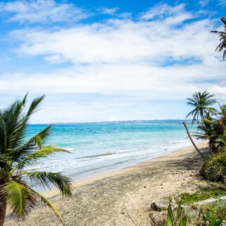 Casa Del Mar Beachfront House on quiet beach, surf out front, tidepools for kids