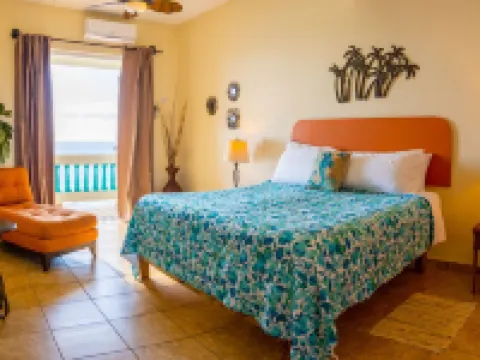 Villa Isabella - Oceanfront - 10 guests - pet friendly - at Stella, Rincón Hoteles en Rincón