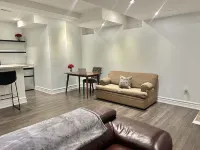 Charming Nest: Your Cozy Getaway, close to shopping mall and a nearby theatre!
