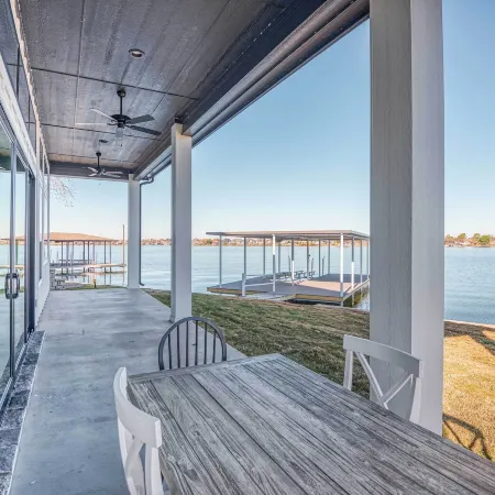 Lakefront Granbury Retreat w/ Patio & Fire Pit