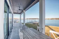 Lakefront Granbury Retreat w/ Patio & Fire Pit - 3 stjerner