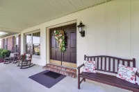 Russell Springs Getaway, 10 Mi to Lake Cumberland! - WiFi