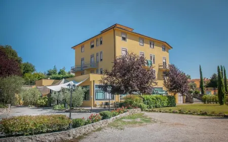 Hotel Il Roscio Отели в г. Пенна-ин-Теверина