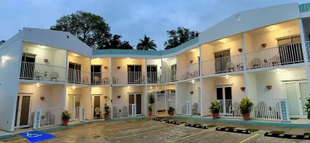 Nautilus by la Jamaca Hotels-Downtown la Parguera