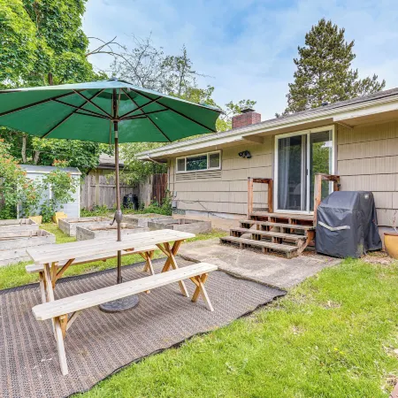1 Mi to UO Campus - Family Home w/ Pool Table!