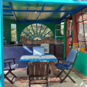 Casa do Teatro colourful, Holiday home, pool, WiFi, TV, air-cond., near the sea
