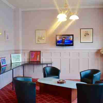 Le Grand Hôtel de la Gare Others