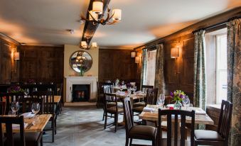 The White Hart, Overton