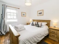 The Yellow House, 13 King Street Hotels in Dawlish