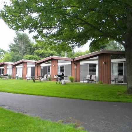 Nader's Motel & Suites