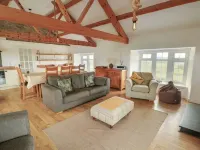 Fferm Porthdafarch South Farm House Hotel di Llanfair-yn-Neubwll