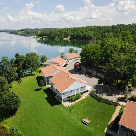 Crown Point Resort