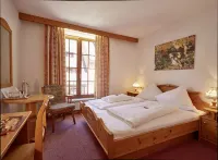 Hotel der Löwen in Staufen Hotels near Belchen