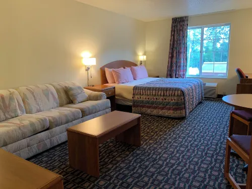 Budget Host Inn - parking