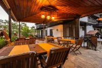 Liya Boutique Hotel & Suites