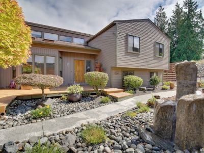 Pet-friendly Auburn Home on 3 Acres