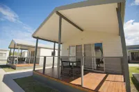 The Bowlo Holiday Cabins Hotels in Evans Head