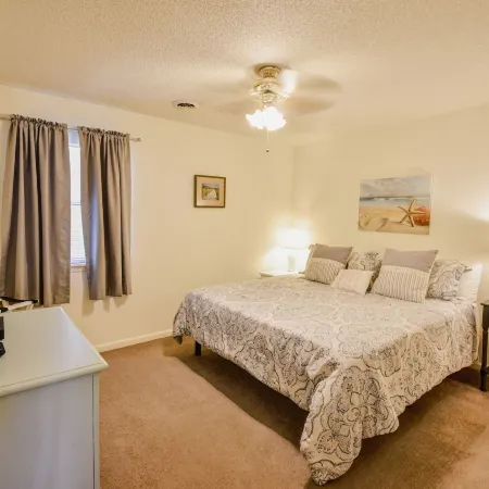 Hermitage 1g 2 Bedroom Condo by RedAwning