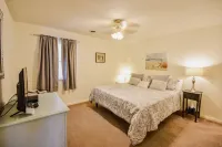 Hermitage 1g 2 Bedroom Condo by RedAwning