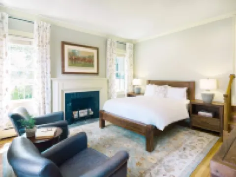 더 레드 폭스 인 & 태번  호텔