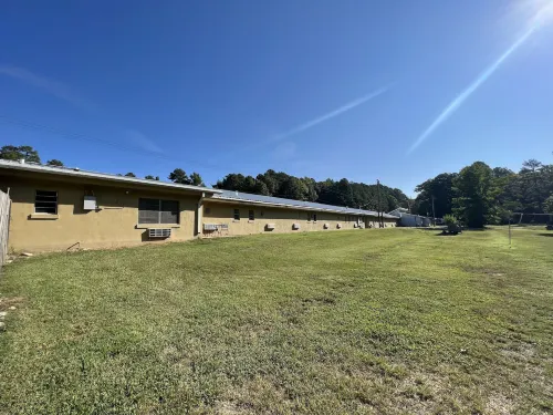 JI4, King Guest Room at the Joplin Inn at entrance to the resort by RedAwning Hotels in Mount Ida