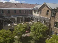YHA Blue Mountains Katoomba Hotel dekat Three Sisters