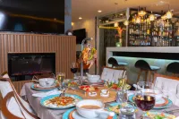 Grand ANI Hotel - 4-Star