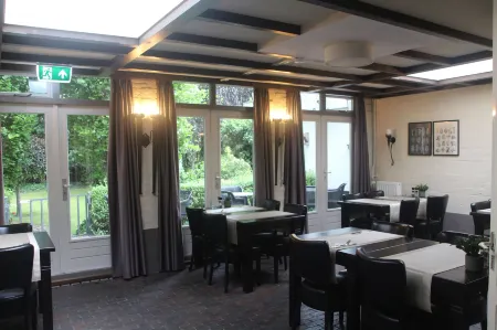 Hotel Restaurant Roerdalen Отели в г. Vlodrop
