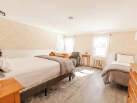 Blue Bear Inn Hotels in Hillsborough County