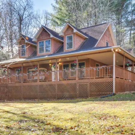Hiawassee Vacation Rental w/ Grill ~ 9 Mi to Lake!