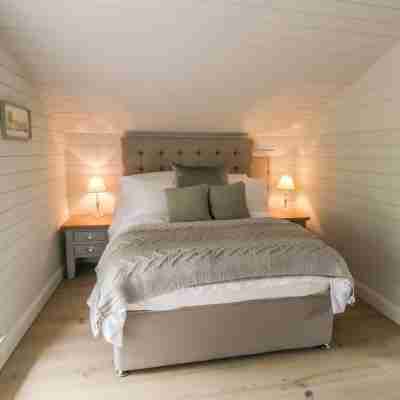 Deer Lodge Rooms